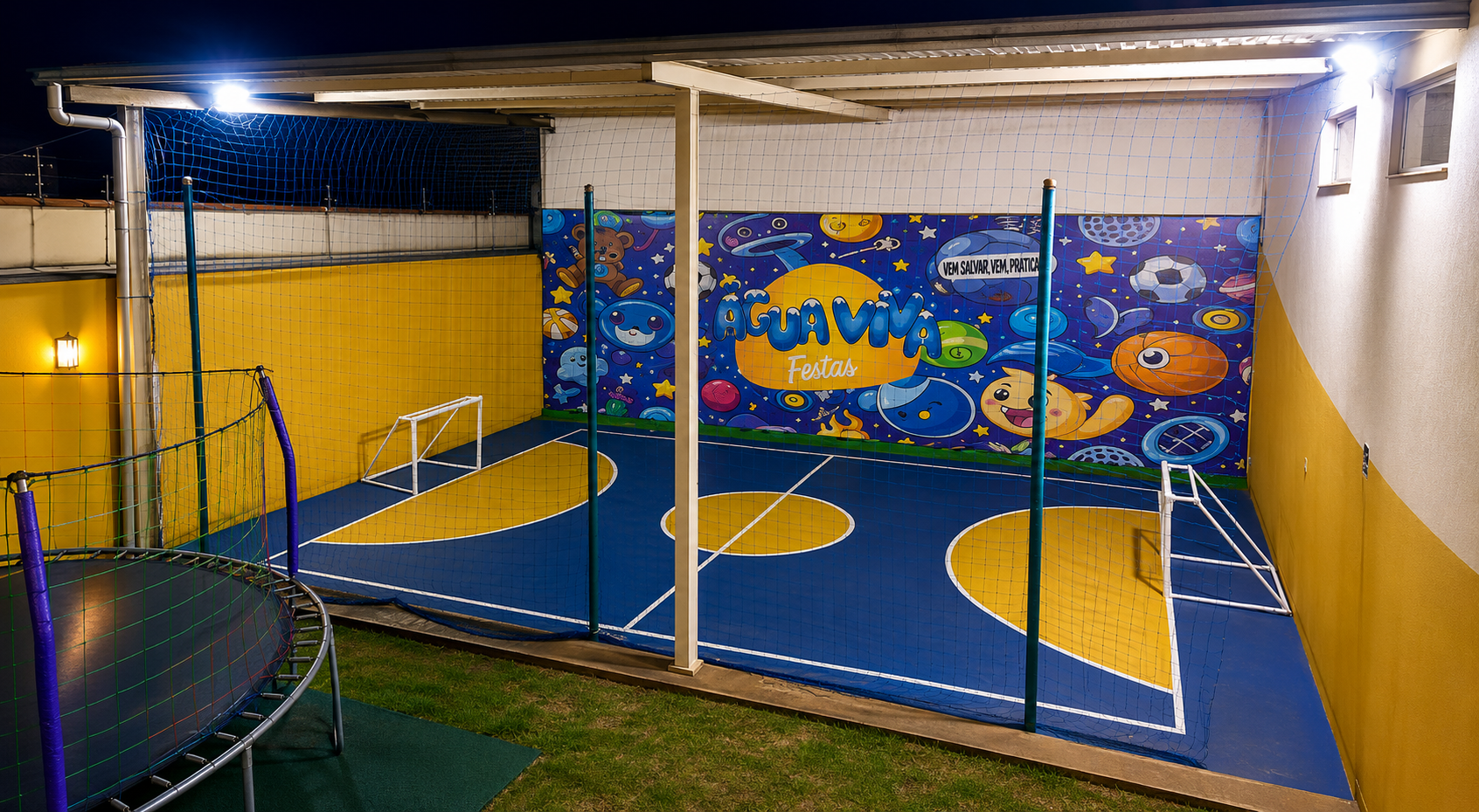 Quadra society coberta com mural personalizado